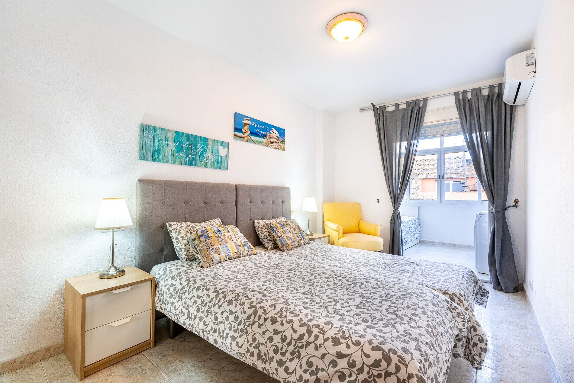 2 slaapkamers, een bureau, een strijkplank/strijkijzer, gratis wifi