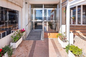 تفاصيل الفندق من الخارج