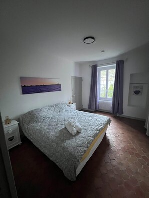 Traditional Double Room, Ensuite, Courtyard View | 1 bedroom - La Figuiere Fontaine de Vaucluse (Fontaine-de-Vaucluse)