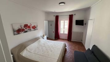 Kamar Triple, ensuite, pemandangan halaman (Chambre 2nd étage) | 1 kamar tidur