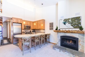 Fridge, microwave, dishwasher, coffee/tea maker - Beautiful Mountain 2 Bedroom Ski-In/Ski-Out in Ski Trails by RedAwning (Northstar)