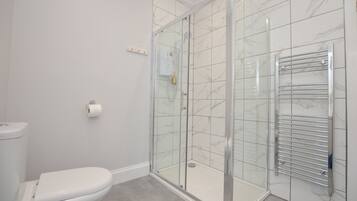Apartment, 1 Bedroom (The Gallery) | Bathroom | Shower, hair dryer, towels, soap