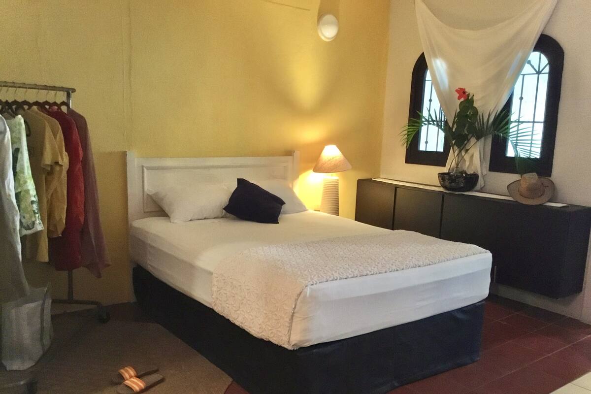 City Loft, Partial Ocean View | 1 bedroom, in-room safe, individually decorated, individually furnished