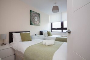 Apartment | 1 bedroom - Stayzo Castle Point 6 Apartment - Premier Lodge (Southampton)