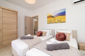 3 chambres, coffre-fort, fer et planche à repasser