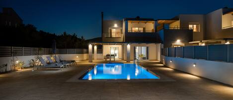 Piscina all'aperto, una piscina riscaldata