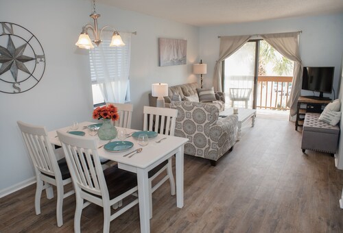 Beautiful Condo steps away from Beach