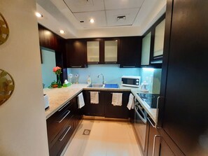 Fridge, microwave, oven, stovetop