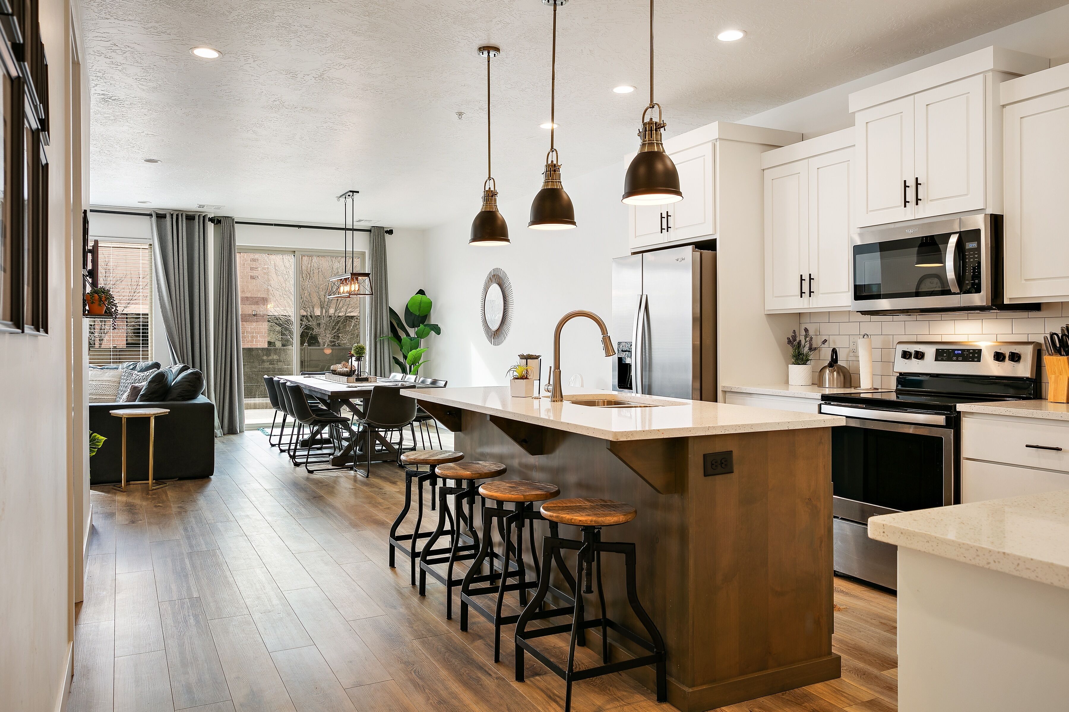 Townhome, 6 Bedrooms | Private kitchen | Fridge, oven, coffee/tea maker, toaster