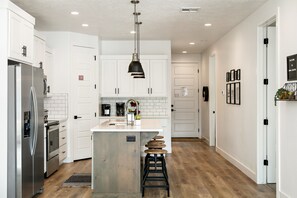 Townhome, 6 Bedrooms | Private kitchen