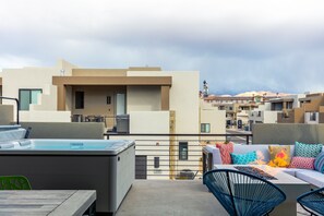 Townhome, 6 Bedrooms | Property grounds