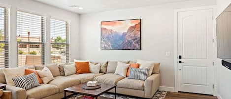 Townhome, 5 Bedrooms | Living area