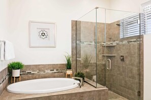 Townhome, 3 Bedrooms | Bathroom | Towels, shampoo