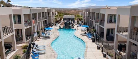 ทาวน์โฮม, 4 ห้องนอน | สระว่ายน้ำ | สระว่ายน้ำกลางแจ้ง