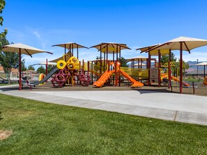 House, 5 Bedrooms | Children's area
