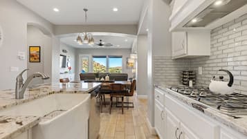 Townhome, 4 Bedrooms | Private kitchen | Fridge, oven, coffee/tea maker, toaster