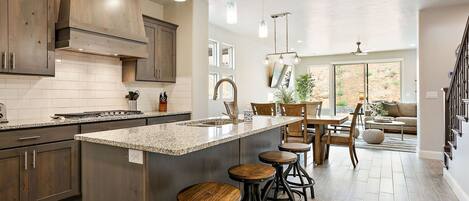 Townhome, 4 Bedrooms | Private kitchen | Fridge, oven, coffee/tea maker, toaster