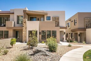 Pientalo, 5 makuuhuonetta | Ulkopuoli