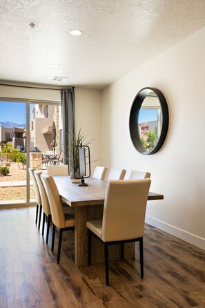 Townhome, 5 Bedrooms | Dining