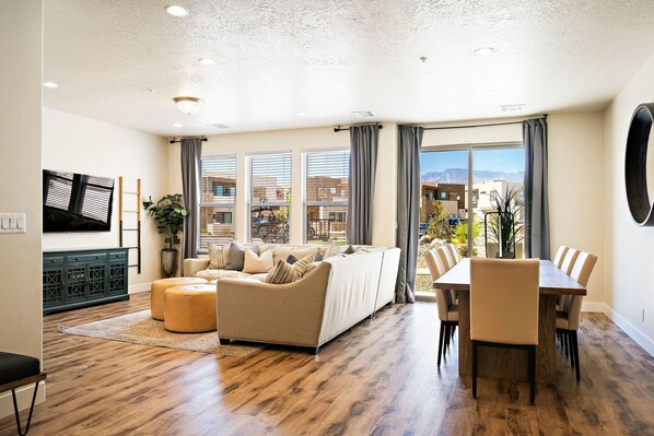 Townhome, 5 Bedrooms | Living area