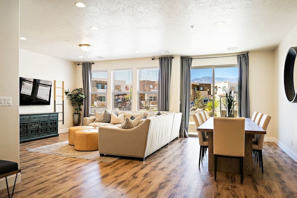 Townhome, 5 Bedrooms | Living area