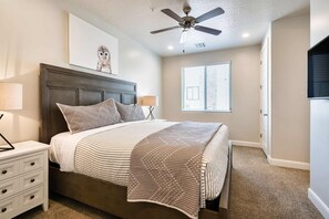 Townhome, 6 Bedrooms - The Good Place by RedAwning (Washington)