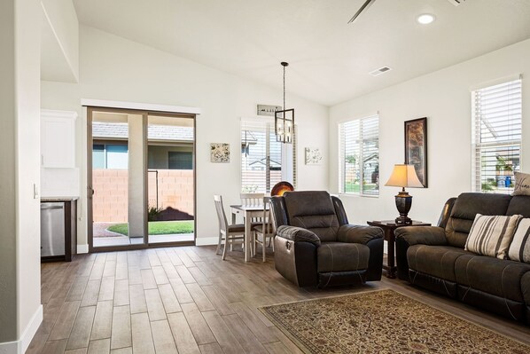 House, 3 Bedrooms | Living area