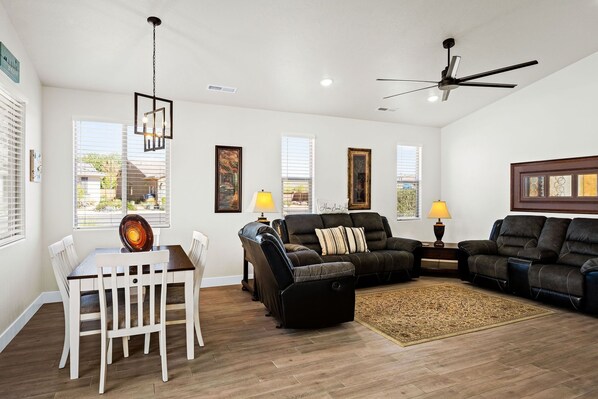 House, 3 Bedrooms | Living area | Smart TV - Hyatt Home by RedAwning (Washington)