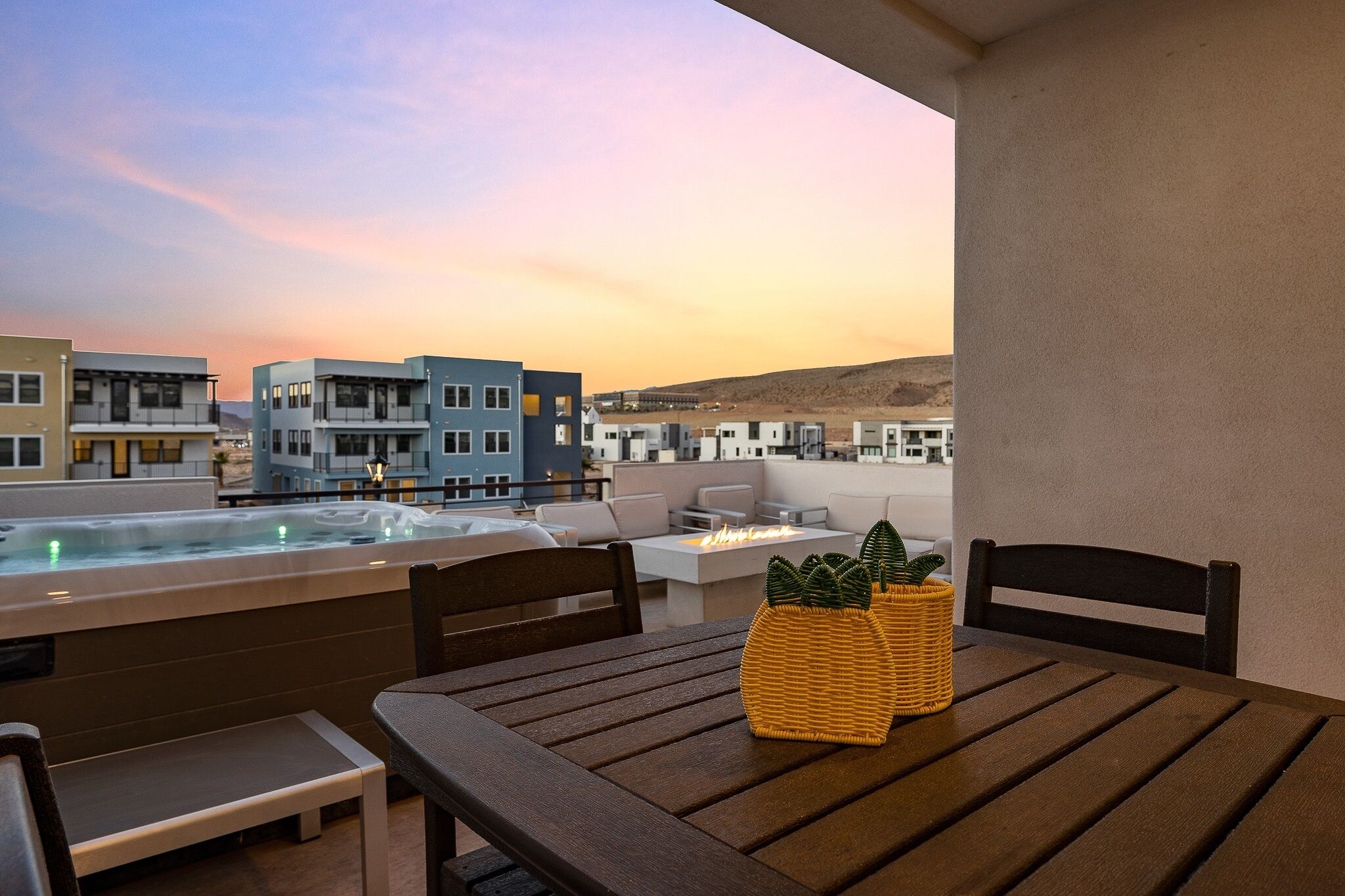 Townhome, 6 Bedrooms | Outdoor dining