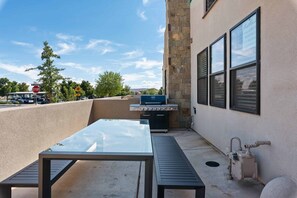 Townhome, 4 Bedrooms | Outdoor dining