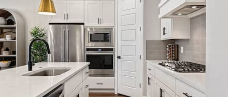 Townhome, 4 Bedrooms | Private kitchen | Fridge, oven, coffee/tea maker, toaster