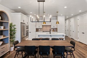 Casa de ciudad, 4 habitaciones | Comedor