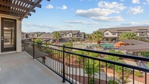 A residential area with a pool, palm trees, and houses. - Ocotillo Springs #20 by RedAwning (Santa Clara)