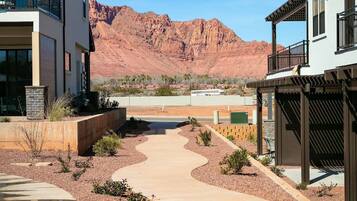 Townhome, 5 Bedrooms | Property grounds