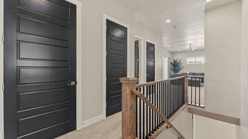 Townhome, 5 Bedrooms | Interior