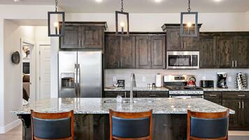 Casa, 4 quartos | Cozinha privada | Geladeira, fogão, cafeteira/chaleira, torradeira