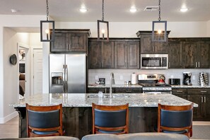 Maison, 4 chambres | Cuisine privée | Réfrigérateur, four, cafetière/bouilloire, grille-pain