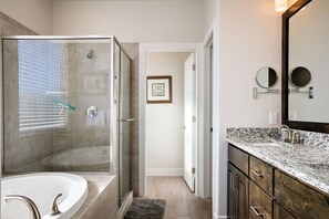 Maison, 4 chambres | Salle de bain | Serviettes fournies, shampoing