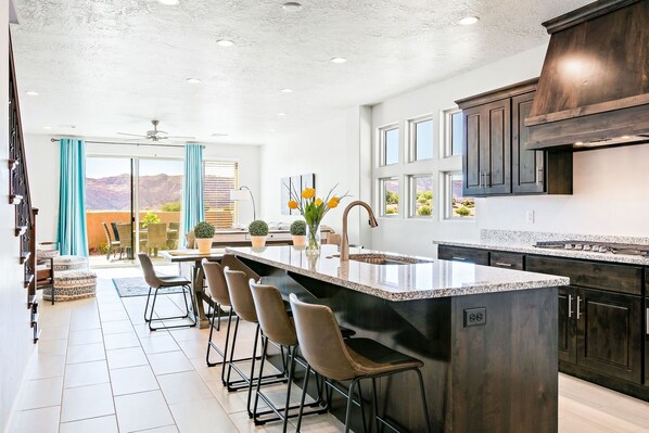 Townhome, 4 Bedrooms | Private kitchen | Fridge, oven, coffee/tea maker, toaster - Triple R Getaway by RedAwning (St. George)