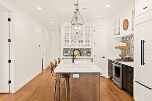 Townhouse, 6 kamar tidur | Dapur pribadi | Lemari es, oven, mesin pembuat kopi/teh, dan pemanggang roti