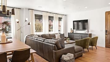 Townhome, 6 Bedrooms | Living area | Smart TV