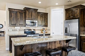 Townhome, 3 Bedrooms | Private kitchen
