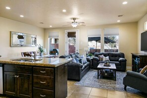 Townhome, 3 Bedrooms | Private kitchen