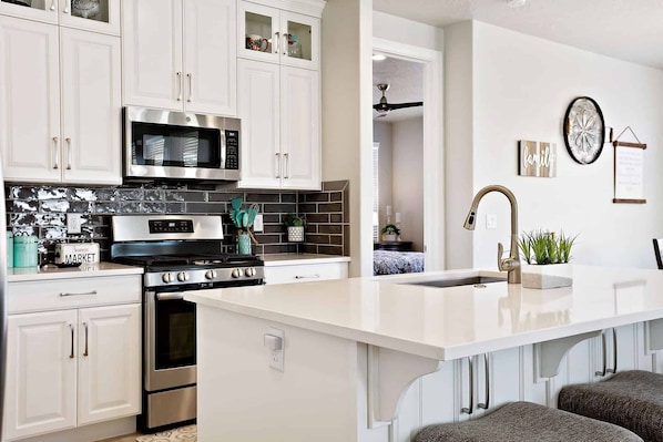 House, 4 Bedrooms | Private kitchen