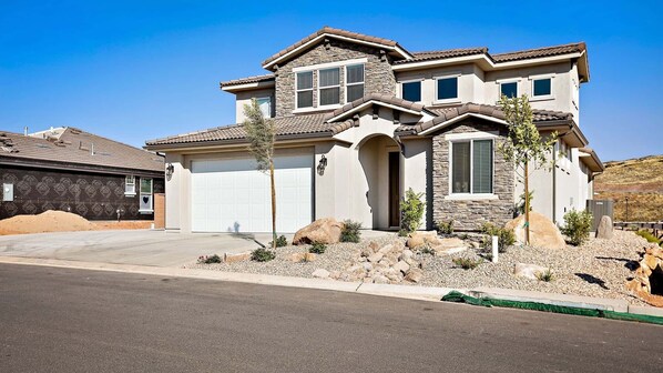 المنشأة من الخارج