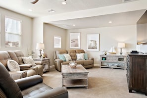 House, 4 Bedrooms | Living area