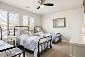 4 عدّة غرف نوم وبديكورات فريدة لكل غرفة وطراز فريد لكل وحدة