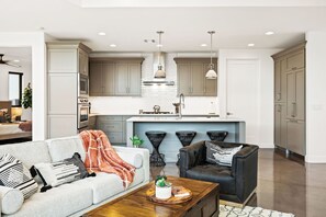 บ้านพัก, 3 ห้องนอน | บริเวณนั่งเล่น | สมาร์ททีวี, บริการสตรีมมิ่ง