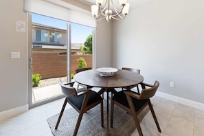 Maison, 3 chambres | Restauration