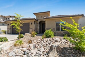 House, 3 Bedrooms | Exterior